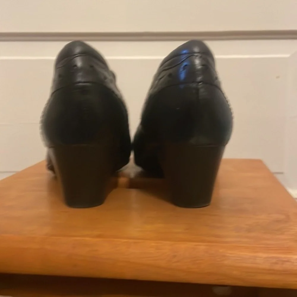 Cobb Hill leather heeled loafers size‎ 10 nearly perfect condition